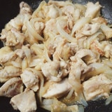 鶏肉と玉葱の味噌マヨガーリック炒め
